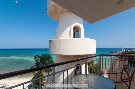 gorgeous-oceanfront-condominium-for-sale-downtown-playa-del-carmen